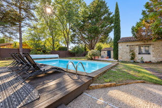  Maison à vendre 15 + pièces 404 m²