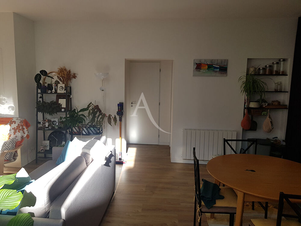 ROCHEFORT - Appartement T3 rénové, proche place Colbert -