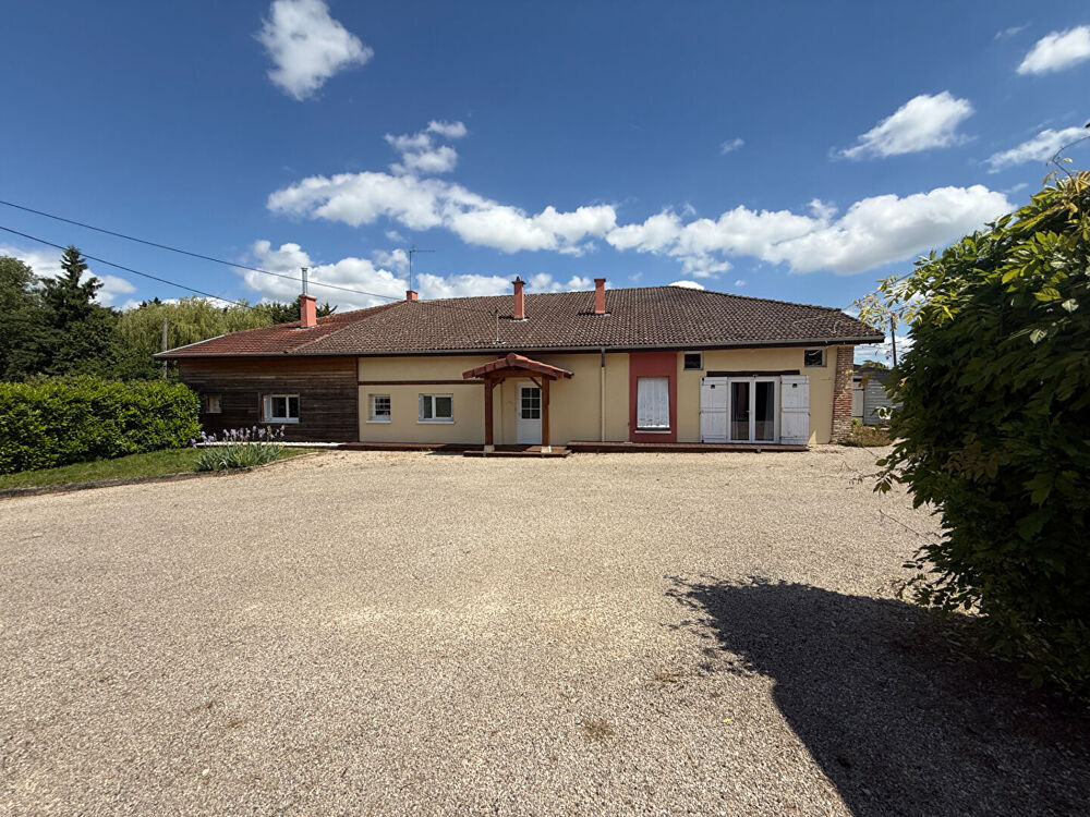Vente Maison Belle ferme rénovée de 220 m² avec garages et dépendances Confrancon