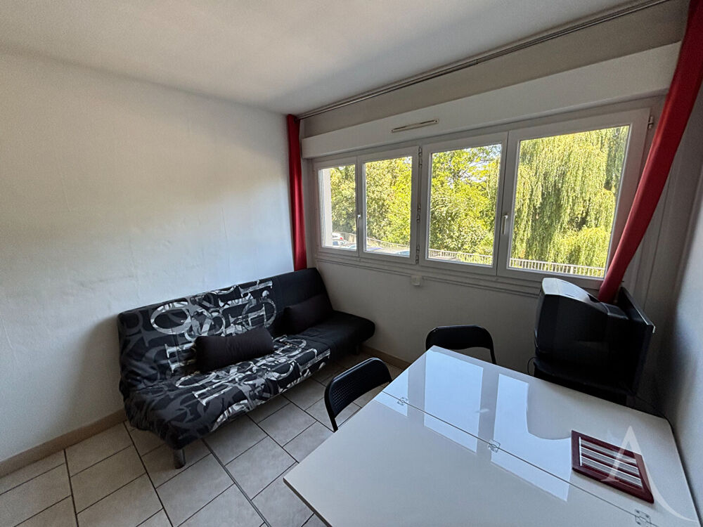 Location Appartement Studio meublé avec parking Chateauroux