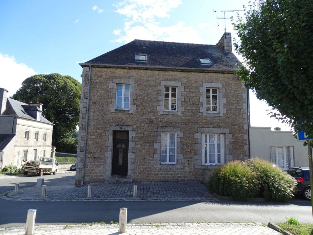 Maison 10 pièces 159 m² · à Saint Nicolas du Pelem · 159 m² · 66 000 €