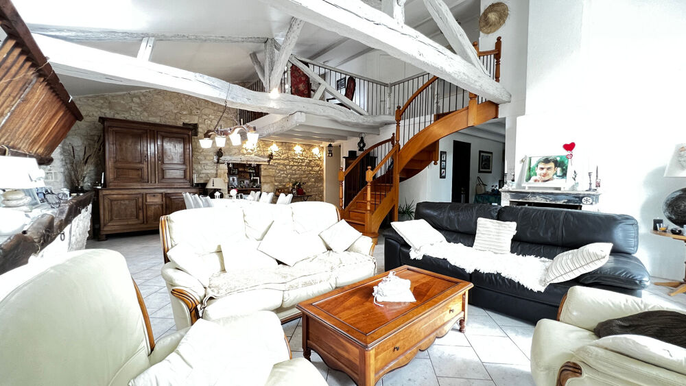 Vente Maison Villa  7 pièce(s) 205 m2, piscine intérieure Echillais