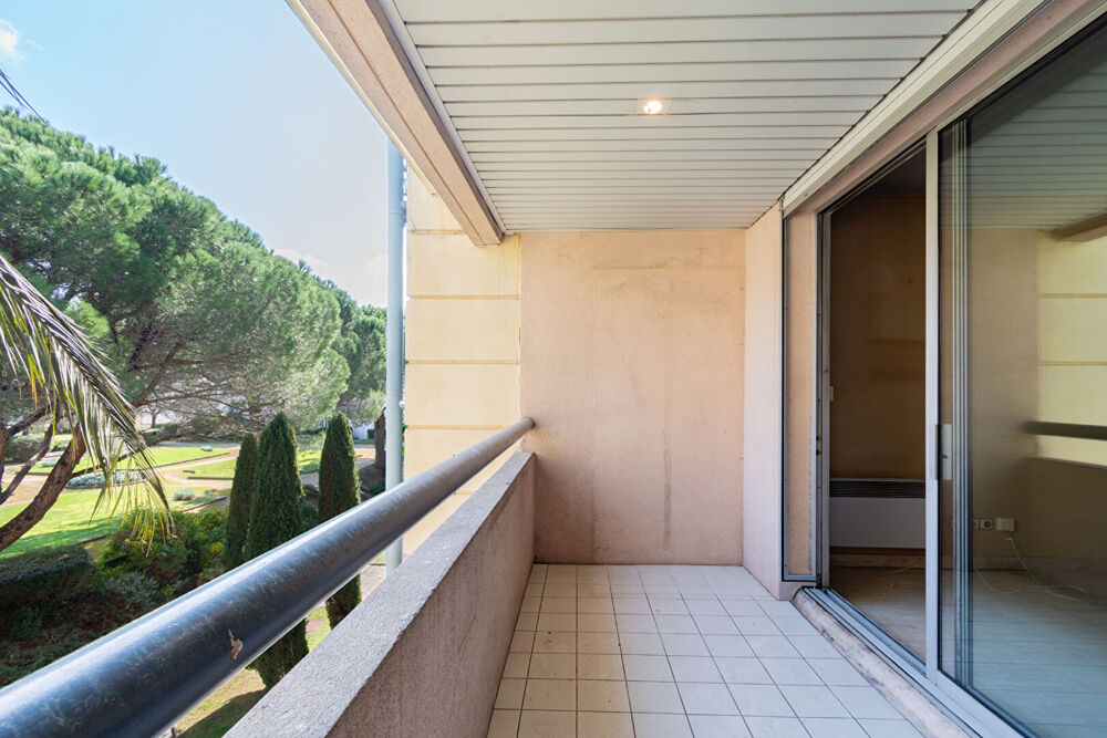 EXCLUSIVITÉ - T1 AVEC TERRASSE & STATIONNEMENT EN SUS -13008-