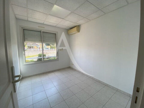   Bureaux L'Isle Jourdain 219.89m² 