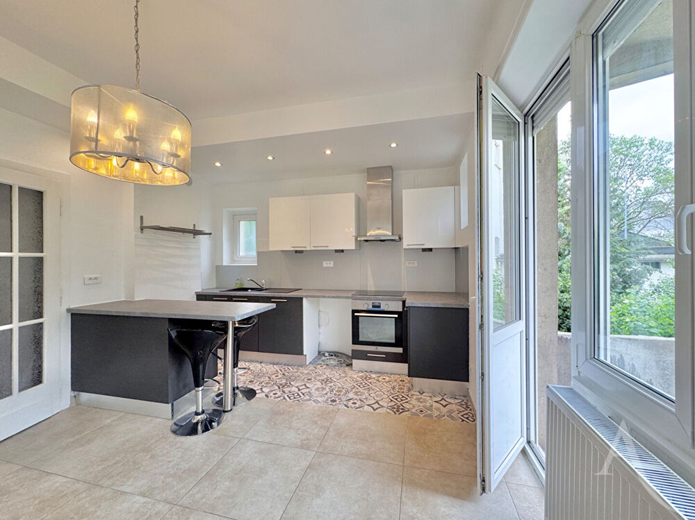 Lumineux T3 rénové avec son garage, son balcon, sa cave au coeur de Thionville