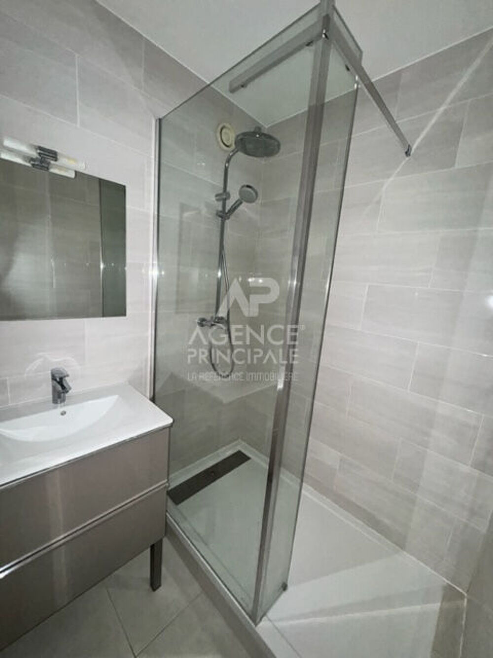 Location Appartement Appartement 4 pièce(s) 80 m2 - Saint Germain En Laye Saint germain en laye