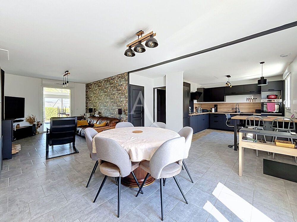 Vente Maison Maison 3 chambres avec vie de plain pied, garage, véranda, terrasse et jardin en impasse La brulatte