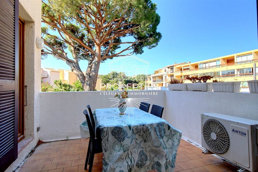 BORMES - LA FAVIERE - T3 - 38M² - 2 CHAMBRES - LES PIEDS DANS L'EAU-TERRASSE - PARKING