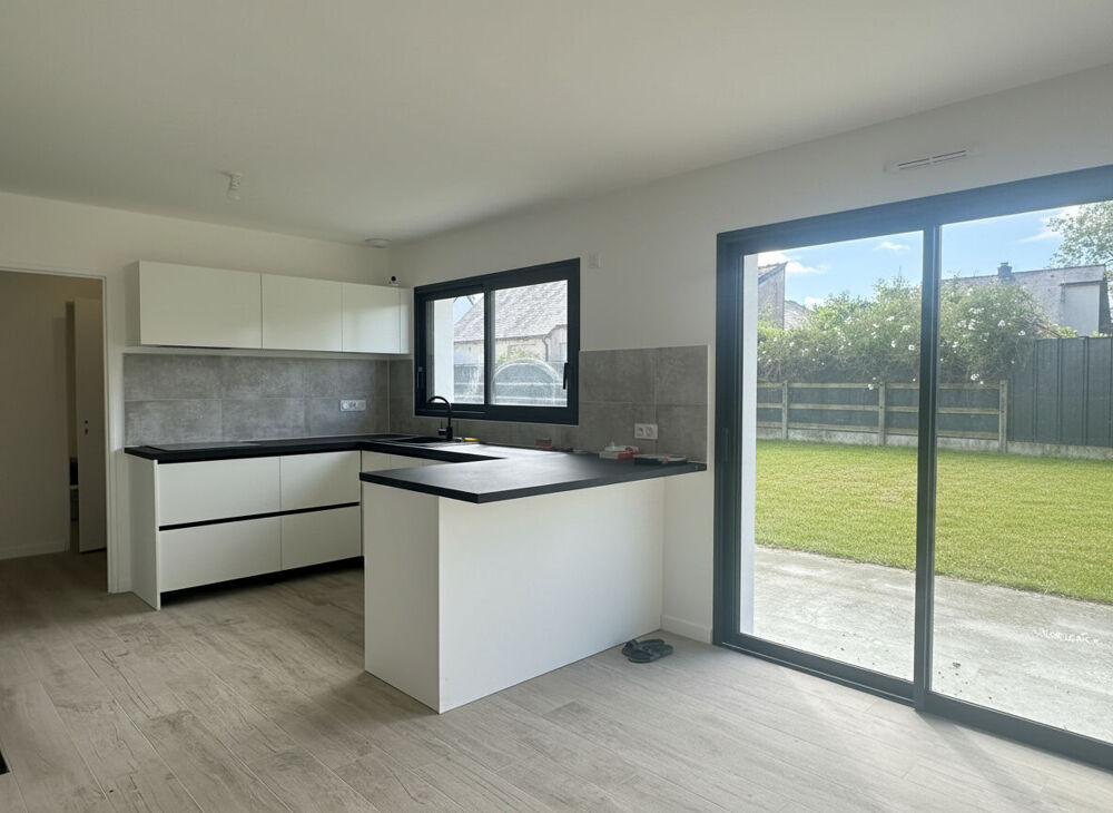 Questembert, maison neuve 118 m², 4 chambres dont 1 au RDC, garage. 1 km des Halles.