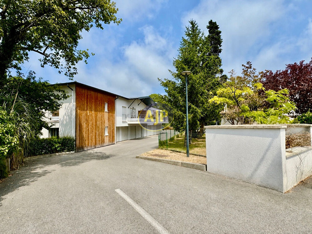 T2 RECENT DERNIER ETAGE AVEC 2 PARKINGS