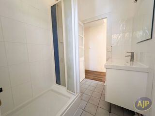  Appartement à louer 3 pièces 86 m²