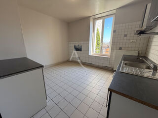  Appartement à louer 4 pièces 105 m²