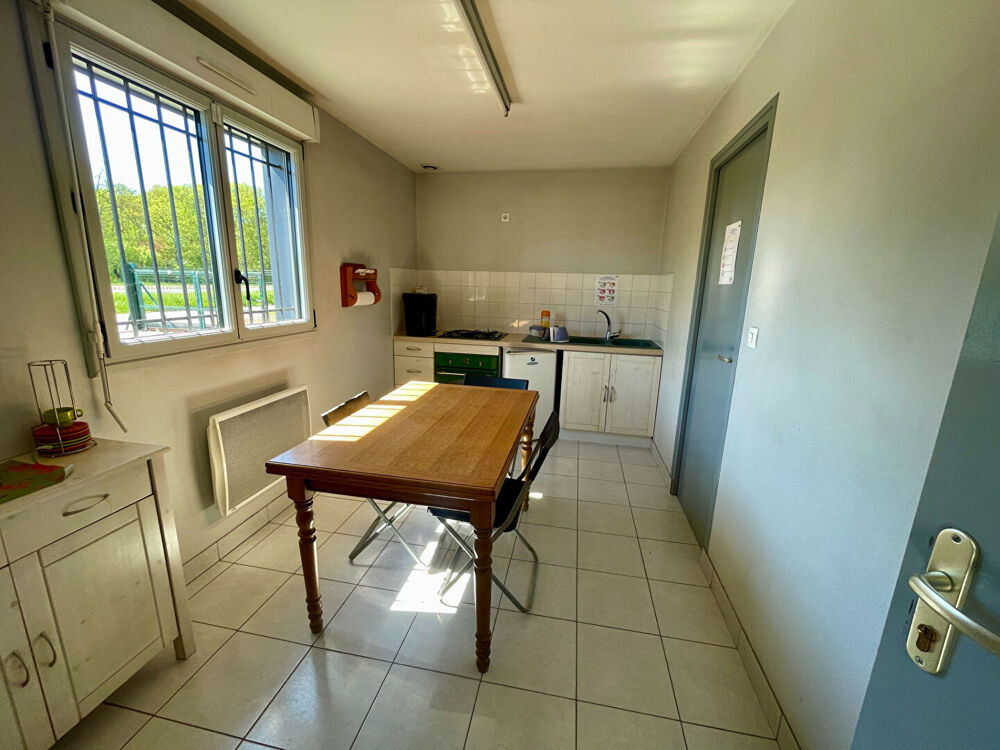   Local commercial -Entrepot + Bureaux  - Montlouis Sur Loire Montlouis sur loire