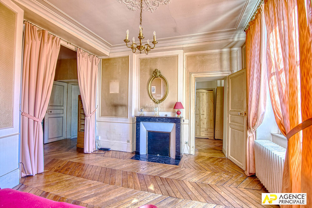 Vente Appartement Versailles Notre-Dame place Hoche Appartement 4 pièces 80.83 m² carrez situé au 3ème étage d'un immeuble 18ème. Versailles