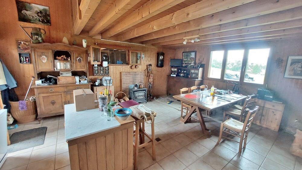 Vente Maison Chalet 7 pièces 100 m2 sur terrain arboré de 948m2, vue sur prairies Charmoille