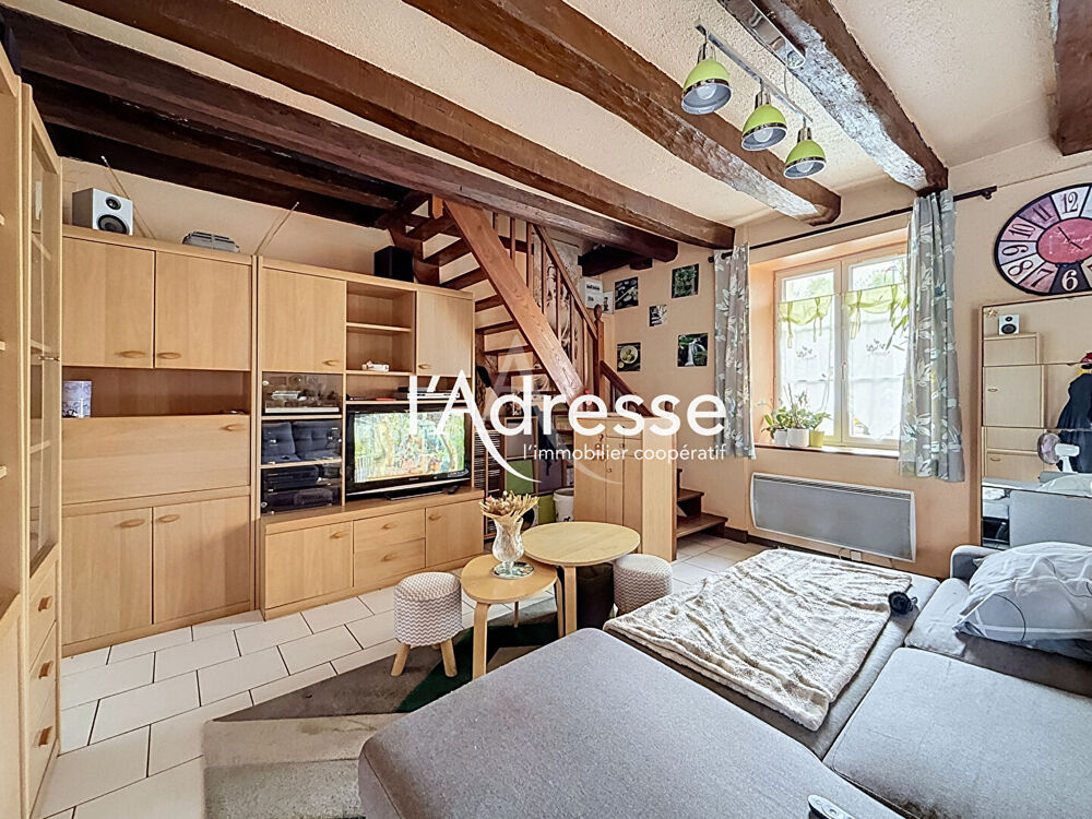 Maison de bourg à vendre à Truyes.