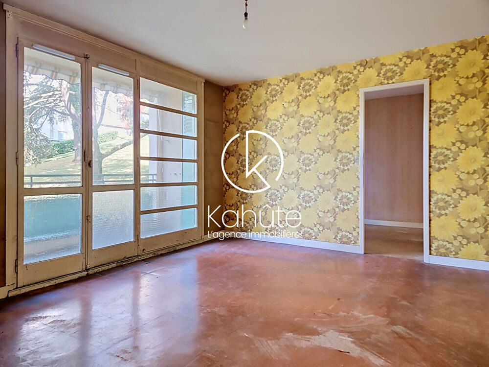 Tout à pied pour ce T3 à Lyon de 57 m2 avec balcon