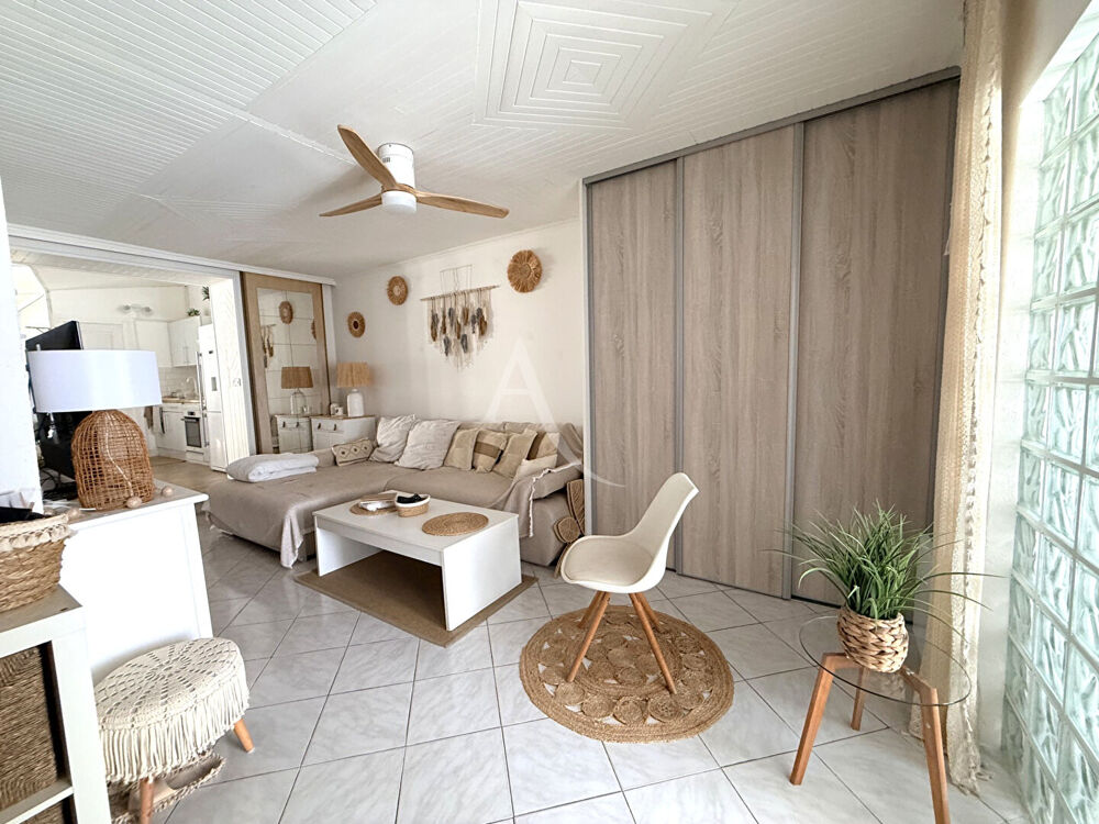 Vente Appartement Hyères Ouest, T3 avec cour en maison de ville, très belle rénovation ! Hyeres