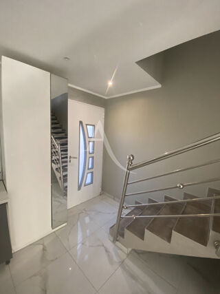 Location Maison Maison Saint Denis 5 pièce(s) 112.24 m2 Saint denis