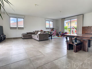  Maison à louer 6 pièces 134 m²