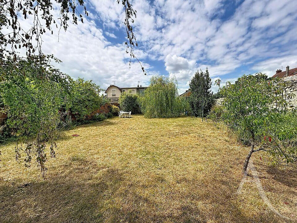Maison de caractère à Mantes la Ville, 5 chambres, un garage, sous sol total et une dépendance