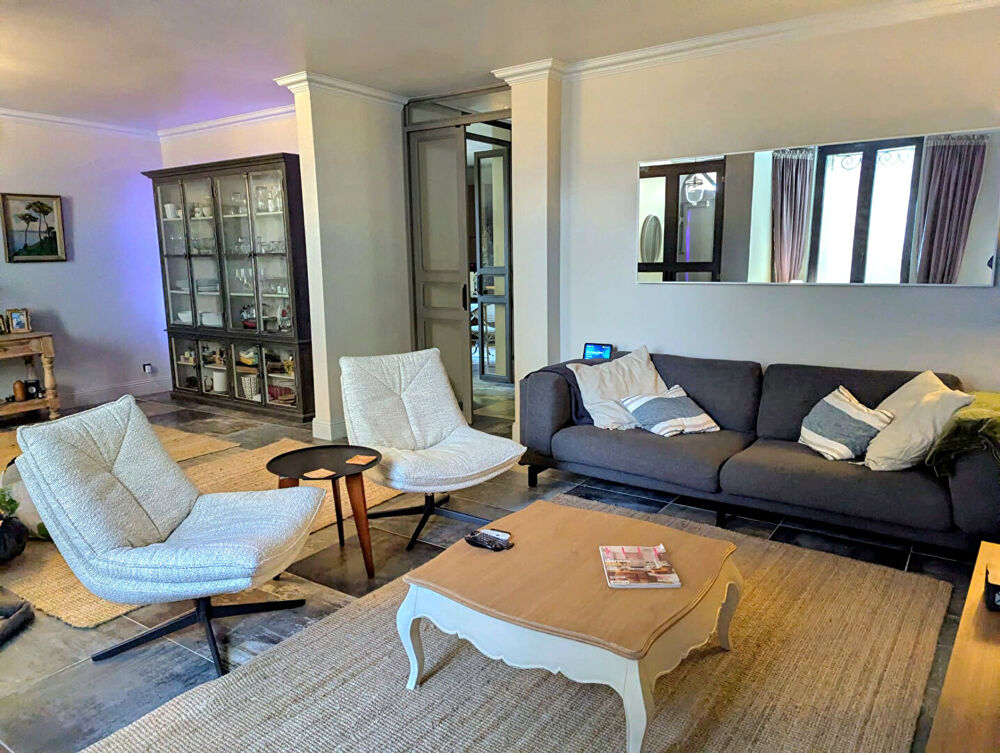 Vente Villa Reve Design dans des Murs Historiques, 5 Chambres, Cour, Piscine et Garage Puissalicon
