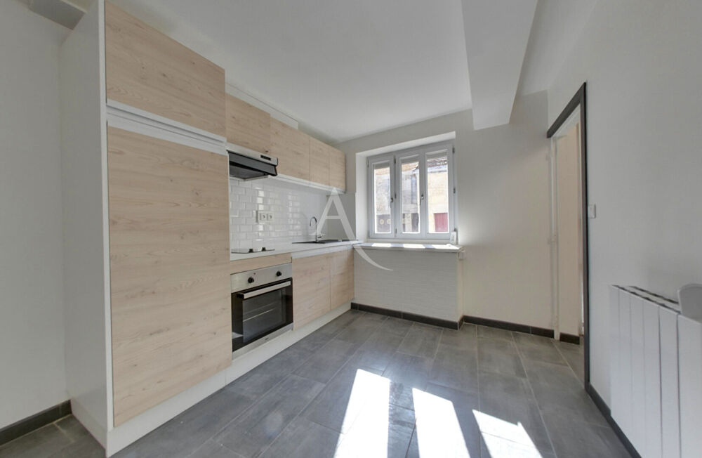 Maison entièrement rénovée à Courson Les Carrières