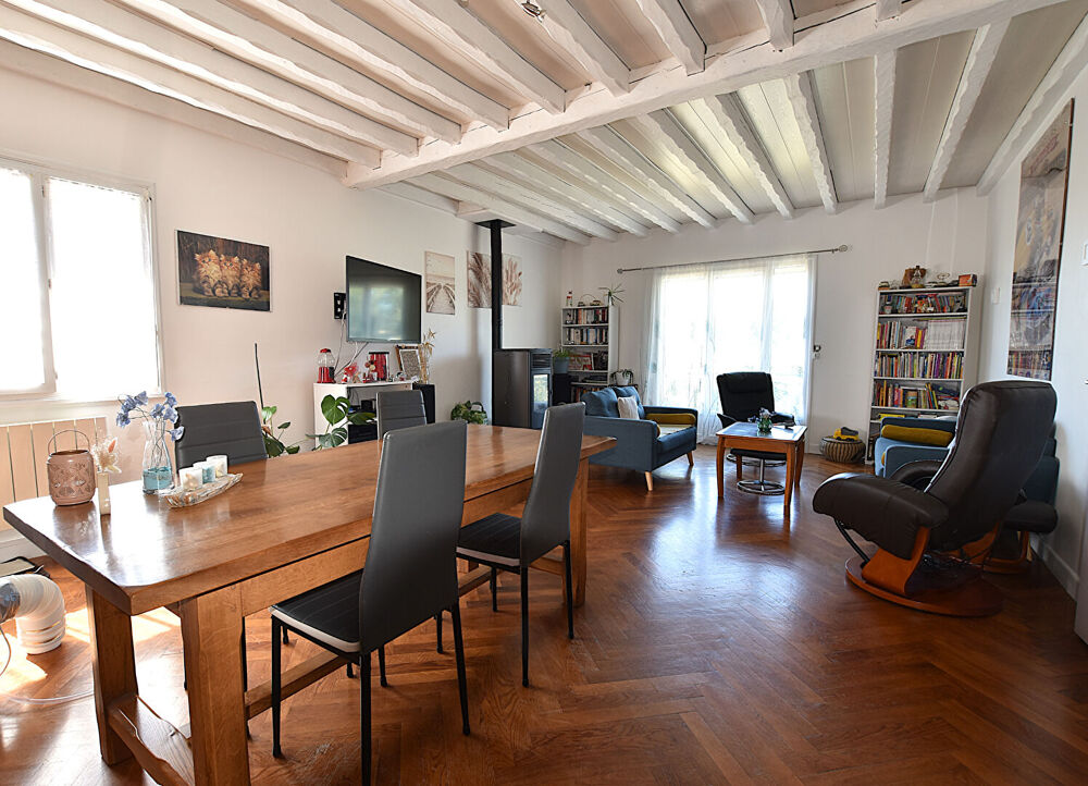 MAISON SPACIEUSE AVEC SOUS SOL TOTAL, PROCHE DES COMMERCES :