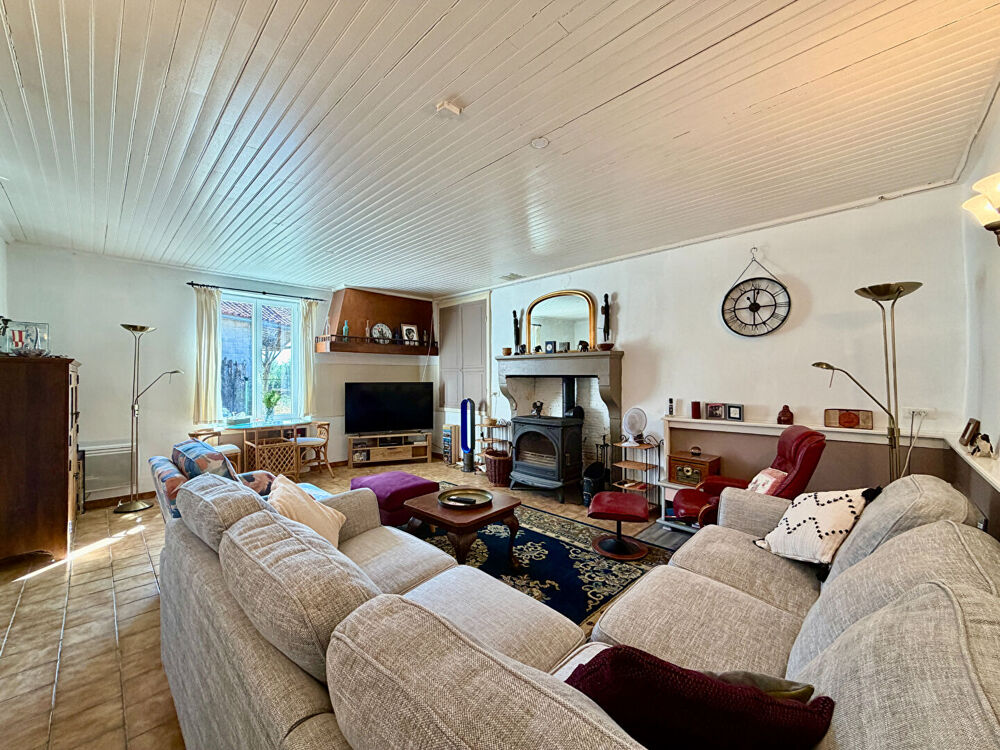 Vente Maison Charmante maison de caractère rénovée avec  4 chambres, grange et jardin arboré Ventouse