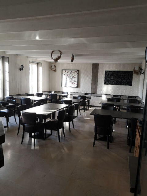   Murs et Fonds de commerce : Café  restaurant   Petite Ville Charentaise 150 m2 