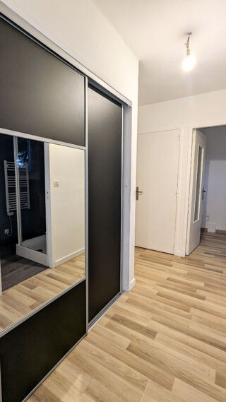  Appartement à louer 2 pièces 32 m²