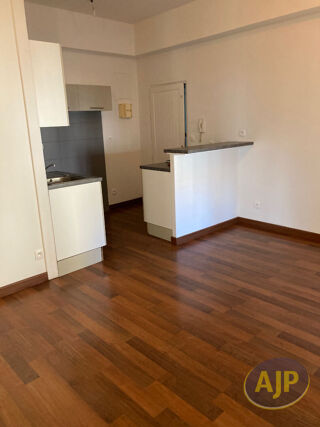  Appartement à louer 3 pièces 42 m²