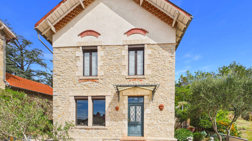 Vente Maison Maison de caractère rénovée avec jardin paysager et piscine - Proche centre-ville Villefranche de rouergue