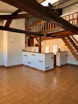  Appartement à louer 3 pièces 77 m²