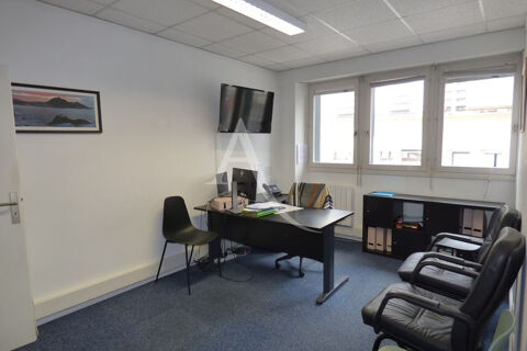   Saint Jean de Luz - Centre - Local professionnel d'environ 120 m² avec ascenseur 