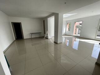  Appartement à louer 5 pièces 107 m²