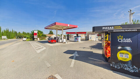  Station essence lavage recharges et services divers Route de Saint Rémy de PROVENCE ALPILLES 