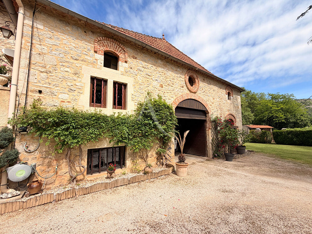 Vente Maison Maison  en pierre de194 m2 et granges Parnac