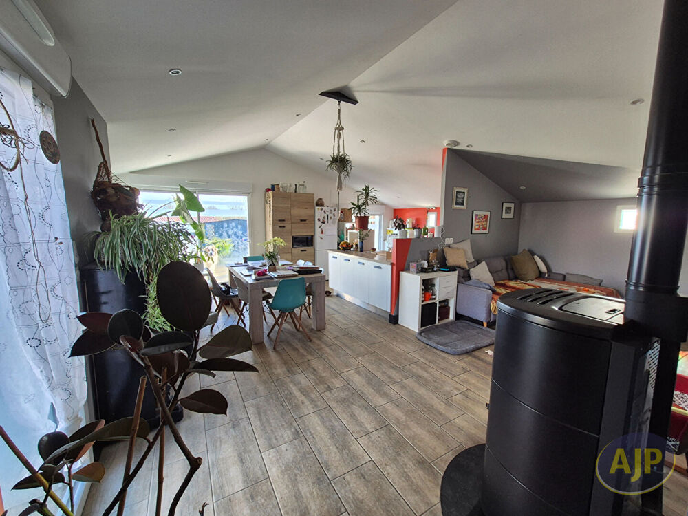 Vente Maison Longère 4 chambres / garage / atelier / 971 m² Saint maixent sur vie