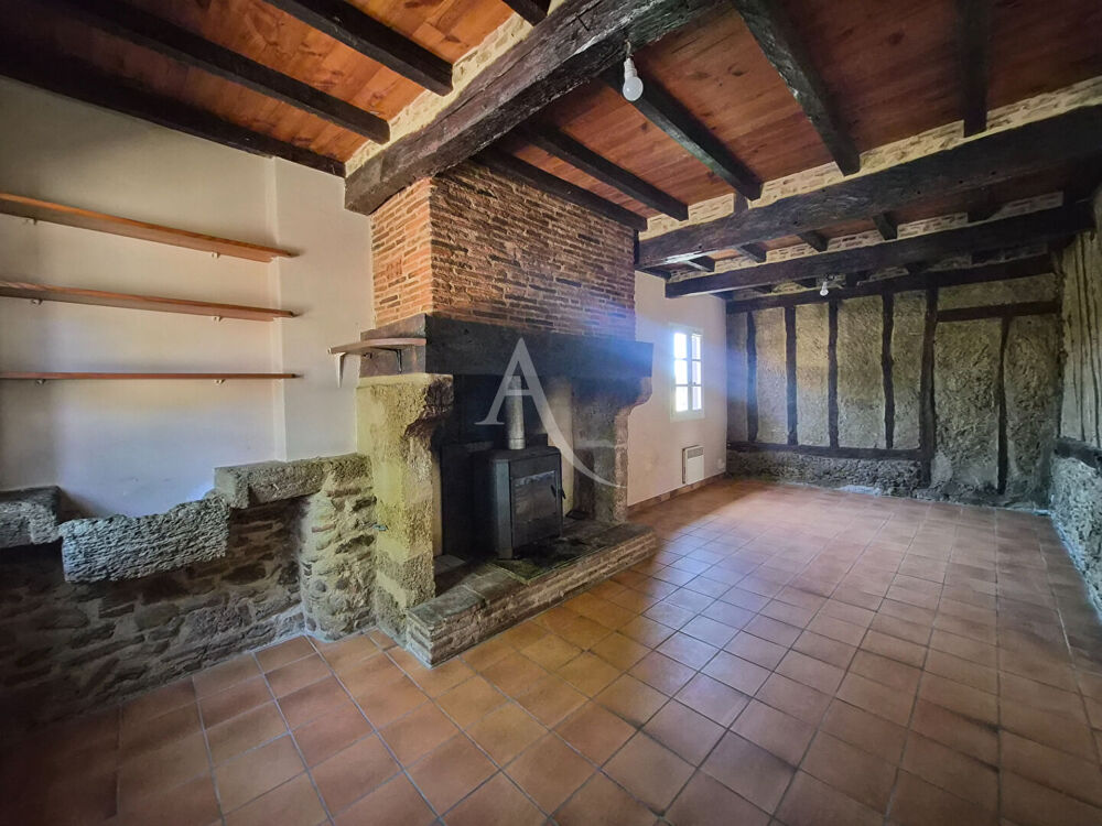 Authentique maison gasconne de plain-pied en pierre et colombages ? Un bien plein de caractère à rénover.