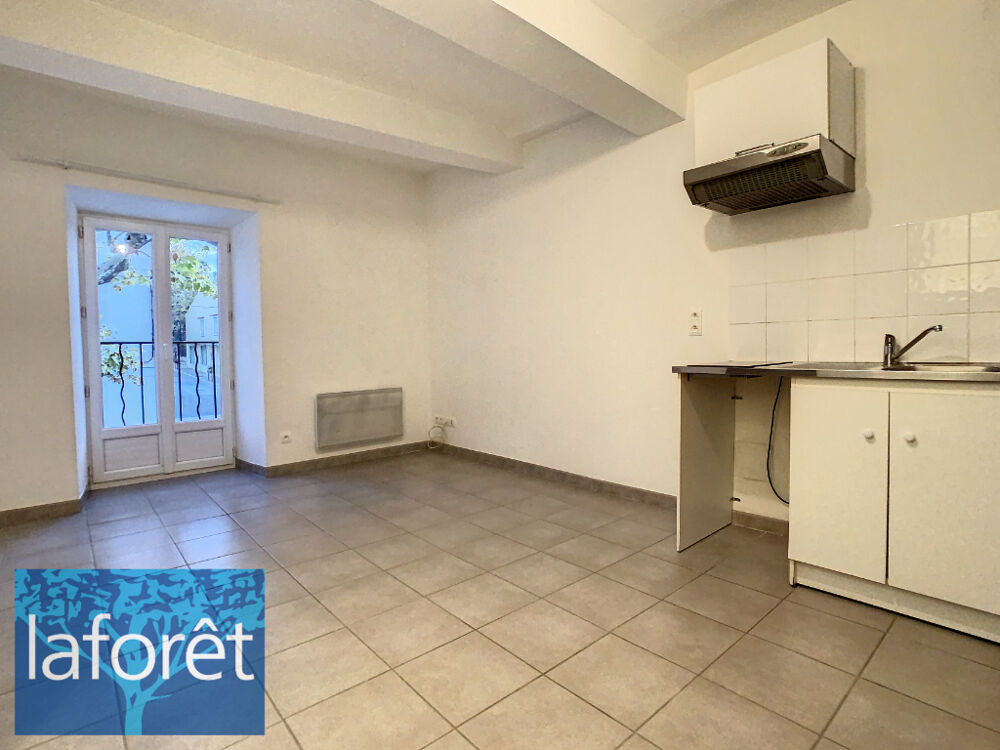 CHARLEVAL, STUDIO EN CENTRE VILLE