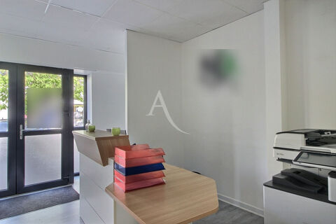   Local commercial Grand Couronne 67.46 m2 