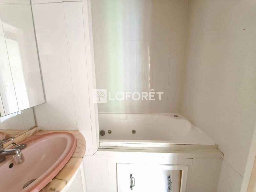 À vendre à Arles sur tech Appartement de 55m² au 3eme et dernier étage avec vue dégagée sur la nature.