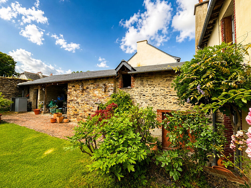 Vente Maison Maison Acigné 9 pièce(s) 195 m2. Piscine et dépendance Acigne