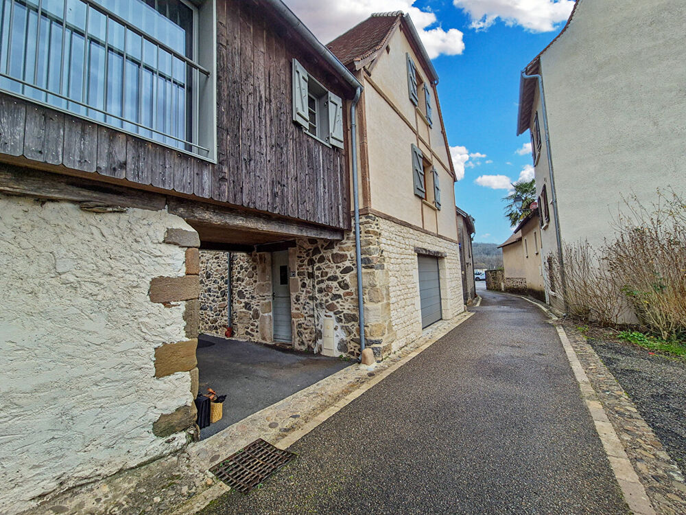 CORREZE. BEAULIEU-SUR-DORDOGNE. Maison impeccable de 2 chambres avec garage. Emplacement au bord de la rivière.