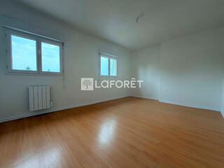  Appartement à louer 4 pièces 104 m²