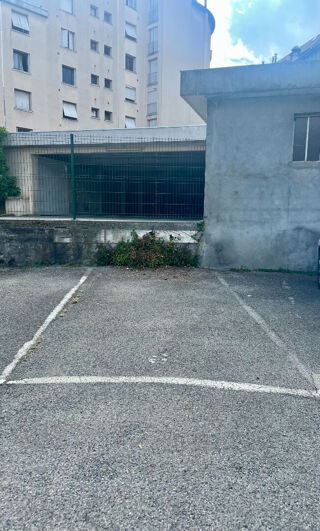  Parking / Garage à louer 
