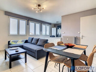  Appartement à louer 4 pièces 61 m²
