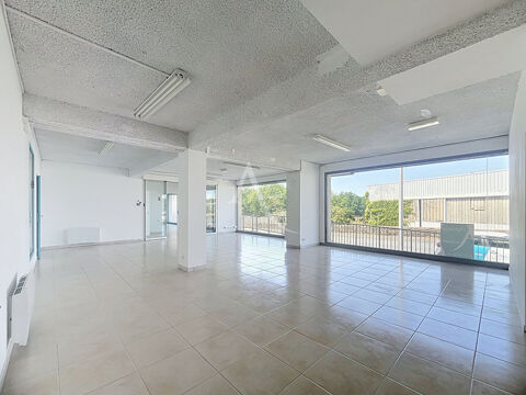 Local commercial - Segre En Anjou Bleu de 186 m2 850 49500 Segre en anjou bleu