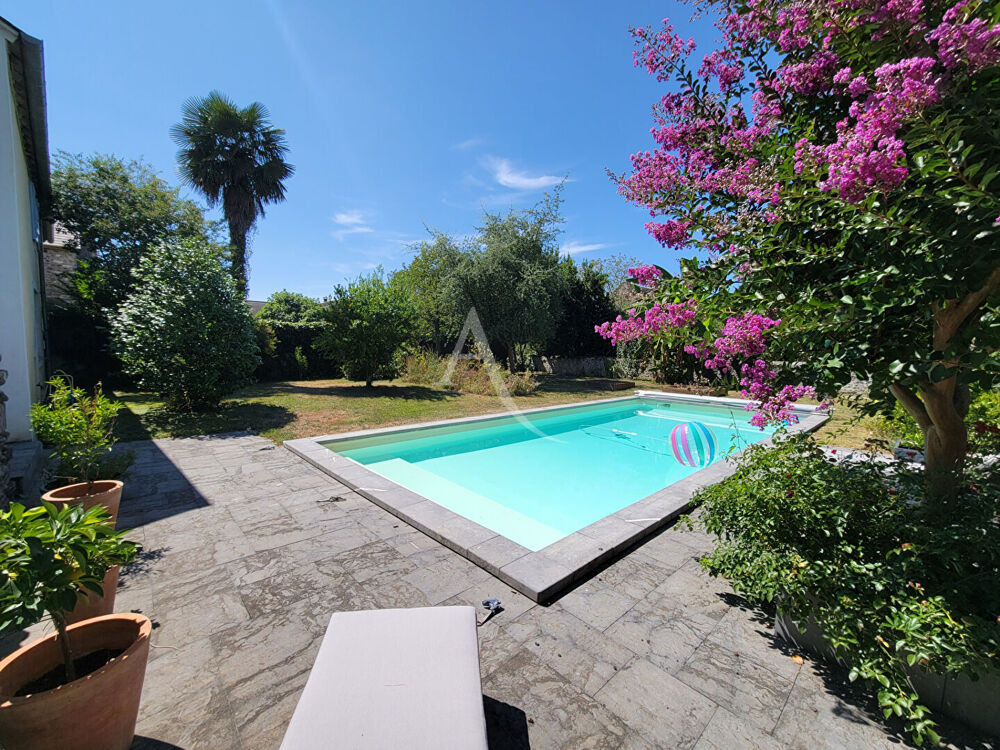 Vente Maison Enclos béarnais rénové avec piscine et dépendances Pau